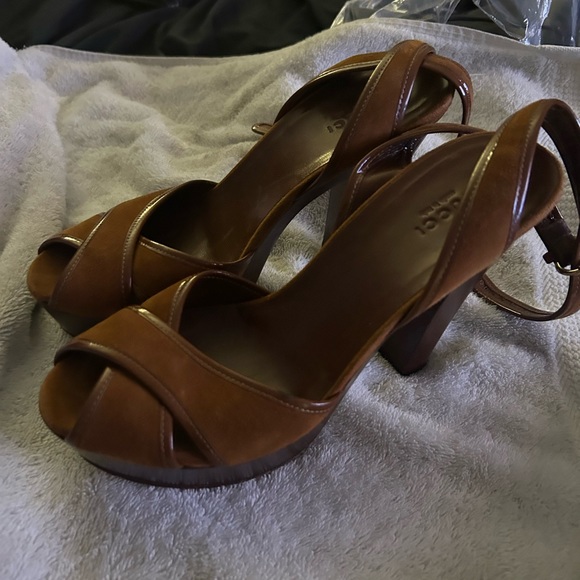 Authentic Gucci heels. Great condition - Picture 3 of 3